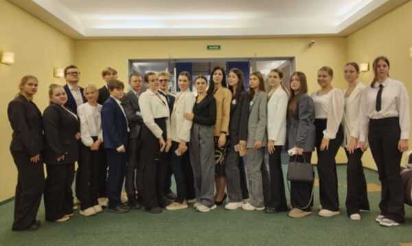 Школьники из Брянской области приняли участие в медиафоруме дипломатов-журналистов в Санкт-Петербурге