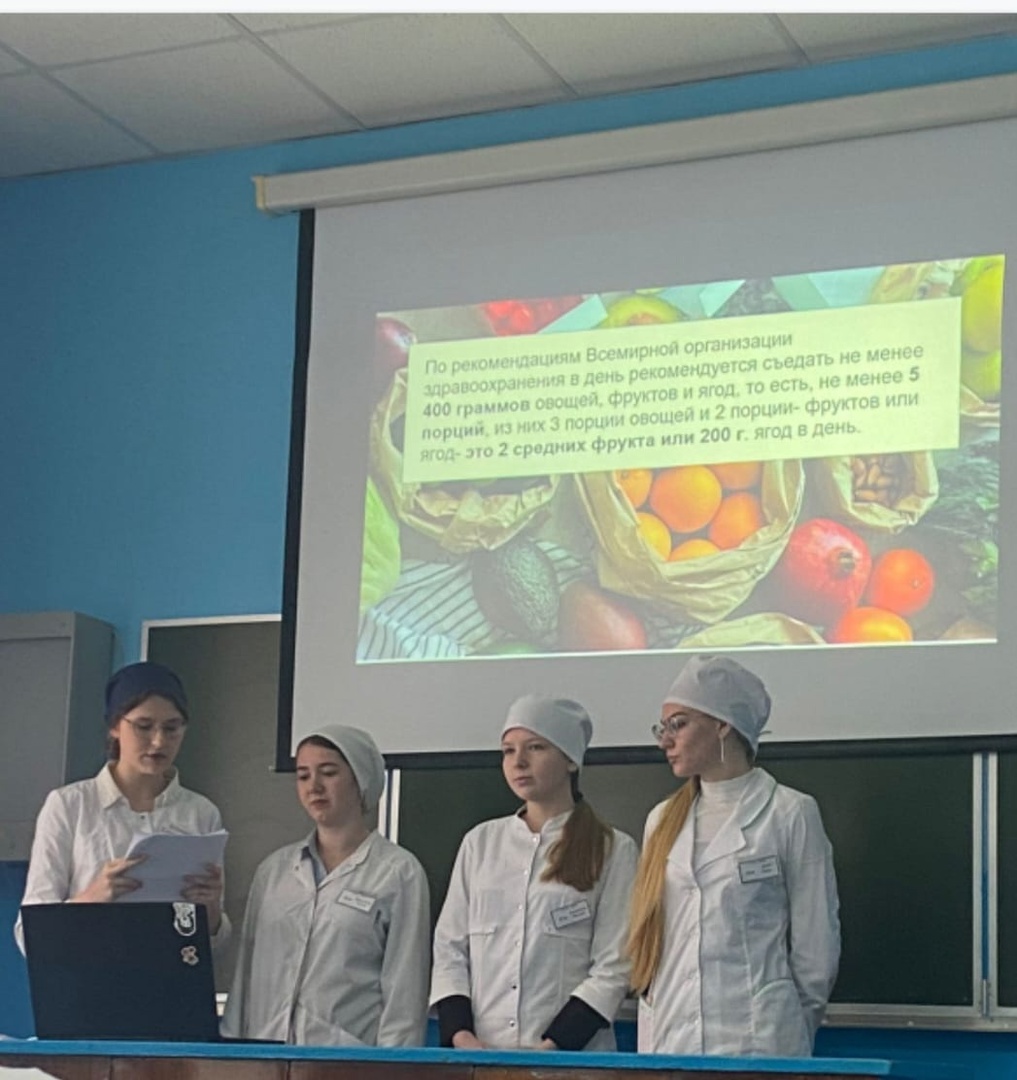 Студенты новозыбковского медколледжа говорили о пользе фруктов