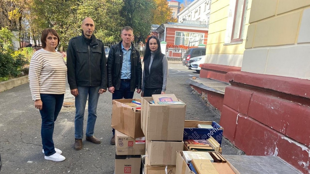 Брянская областная библиотека имени Тютчева приняла участие в акции «Книги — Донбассу»