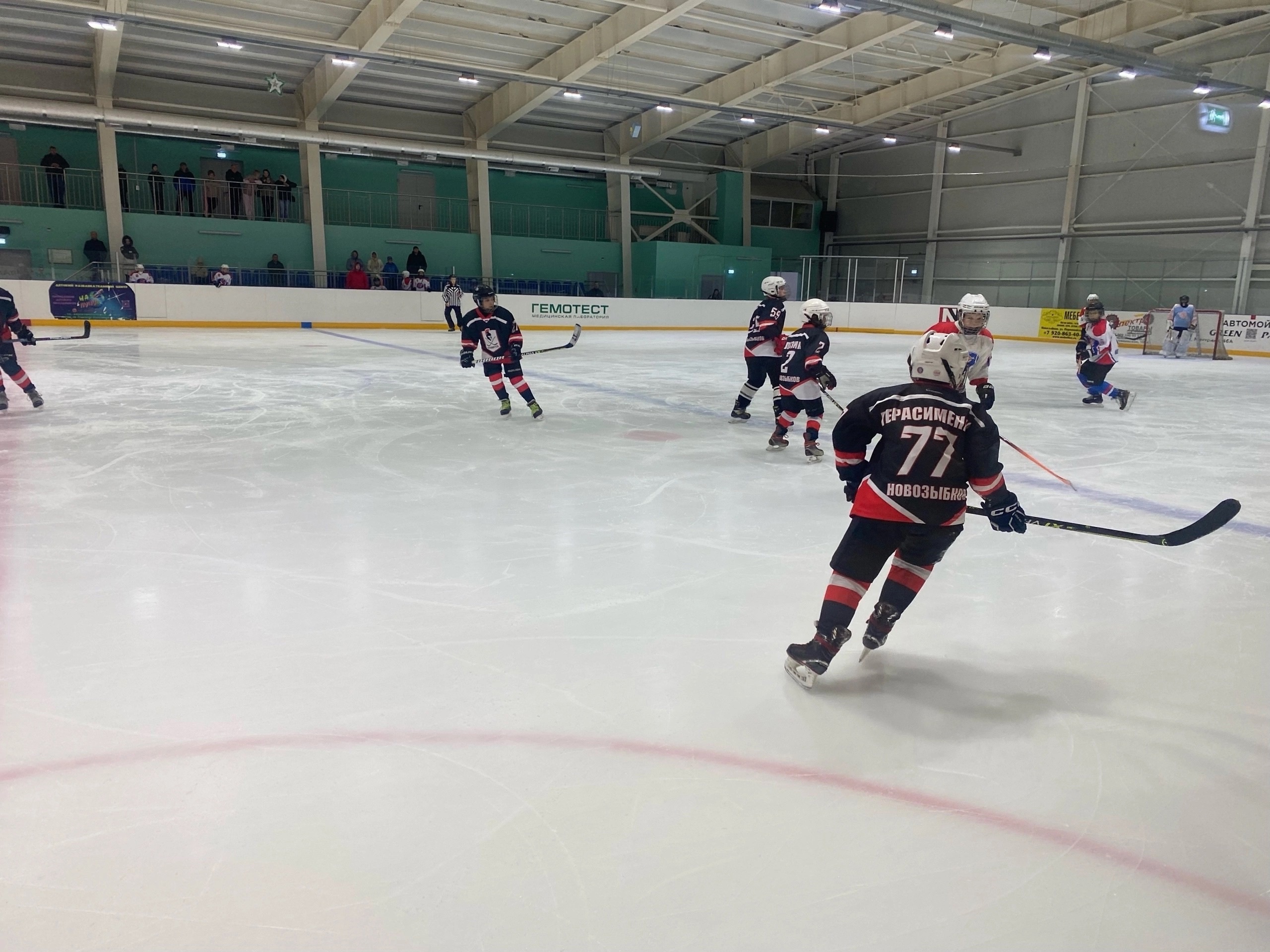 Хоккейными победами отметили выходные в Новозыбкове