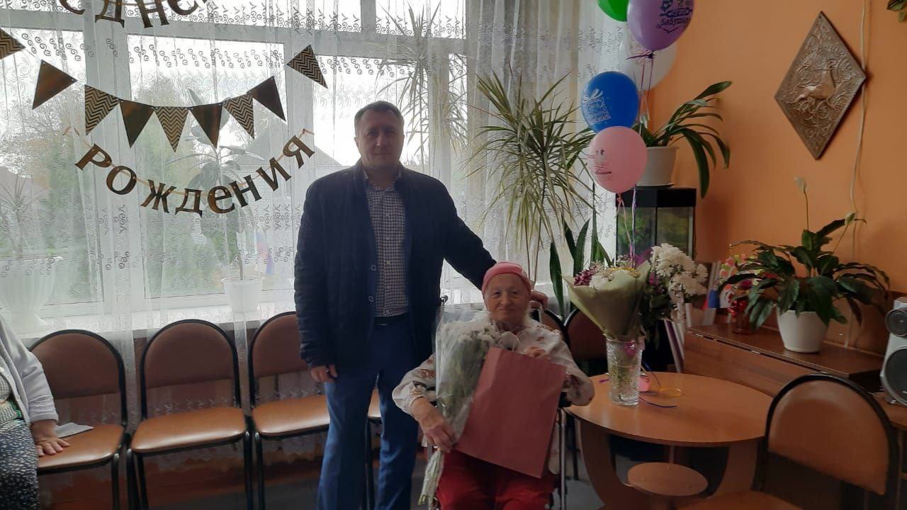 Новозыбковскую долгожительницу поздравил президент страны