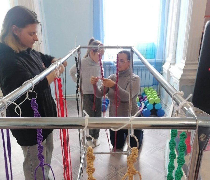 В Новозыбкове проходят мастер-классы по макраме (6+)