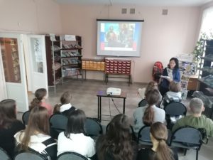 В новозыбковской детской библиотеке провели час Отечества