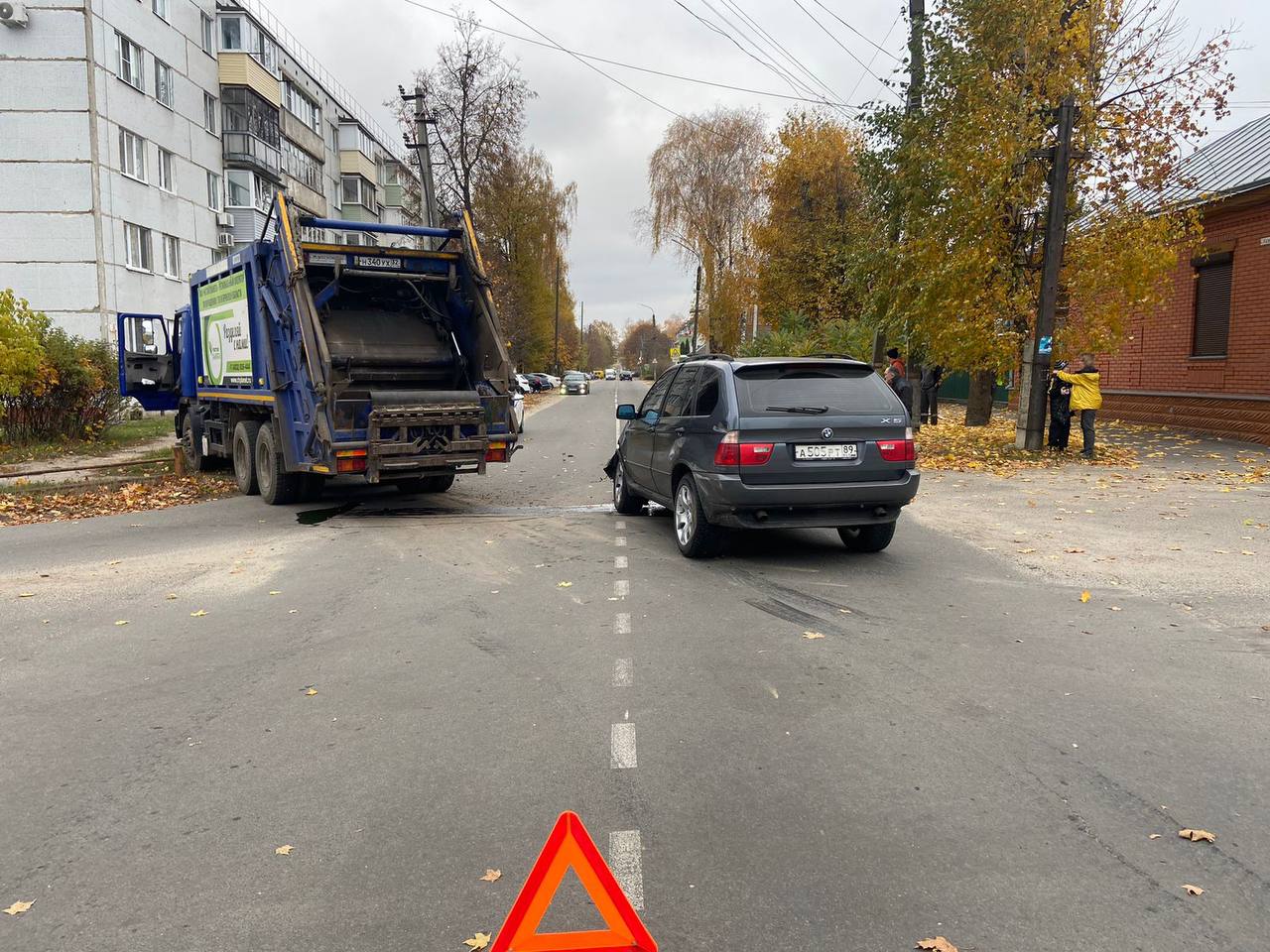 В Новозыбкове не разъехались иномарка и мусоровоз