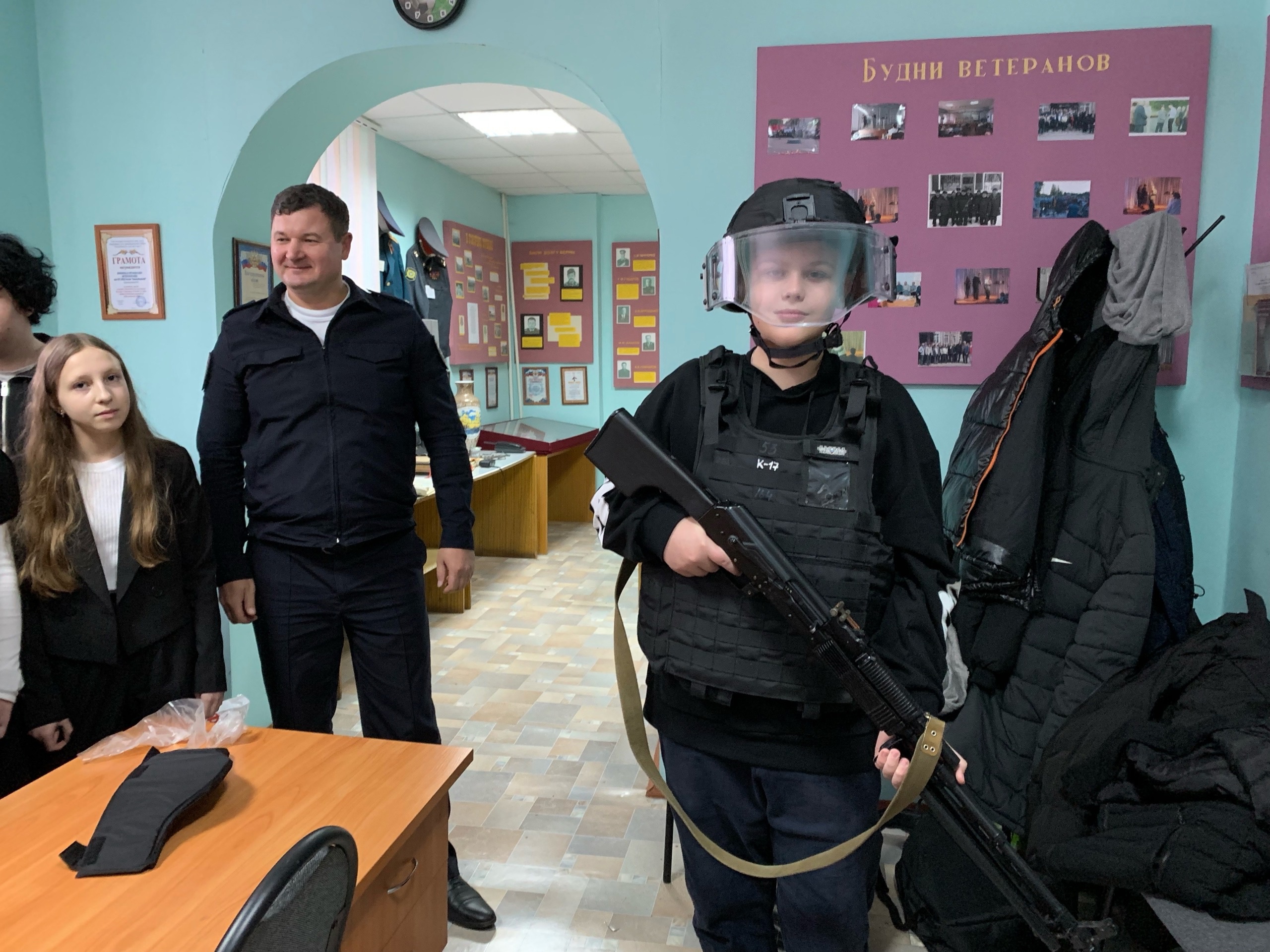 Ученики первой школы Новозыбкова побывали в музее ОВД