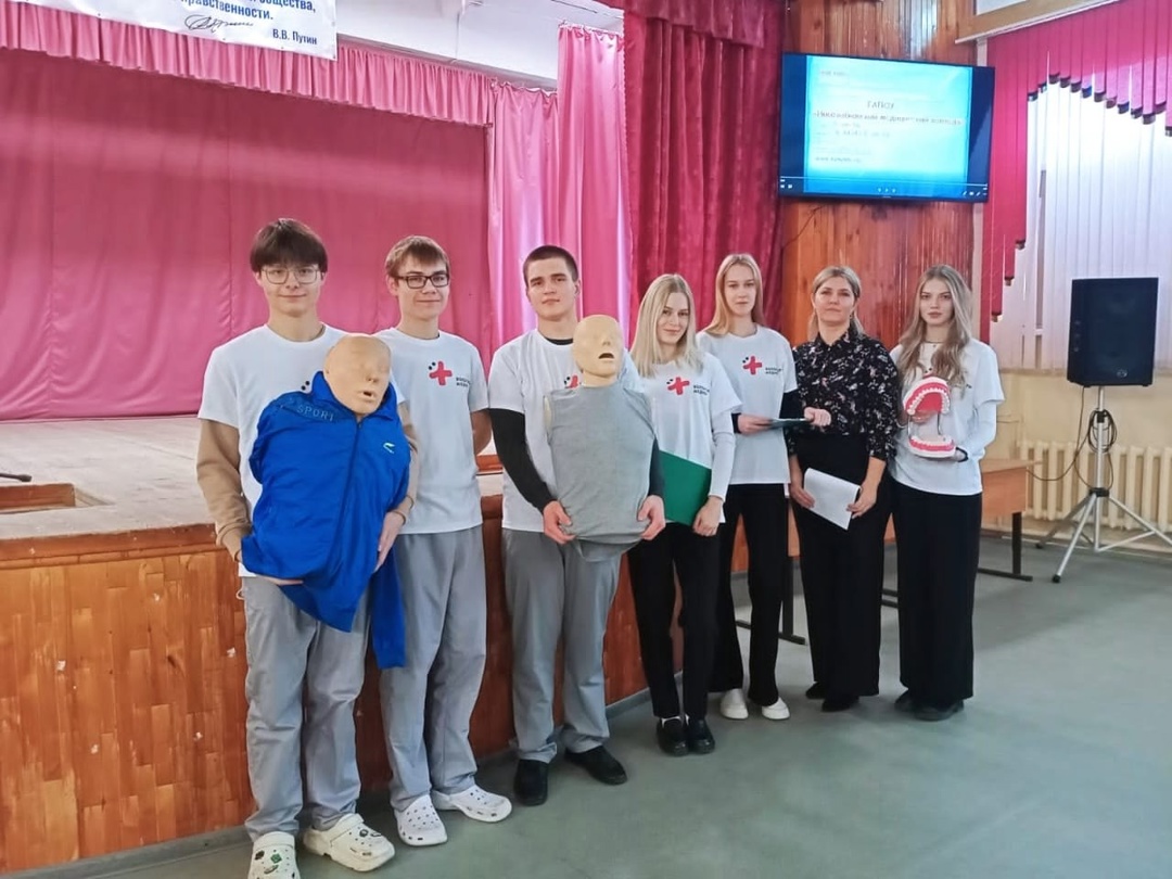 «В стоматологи пойду, пусть меня научат» — в Новозыбкове провели необычный мастер-класс