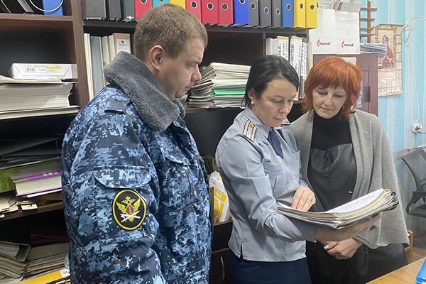 В Новозыбковском филиале УИИ проверили исполнения приговоров суда