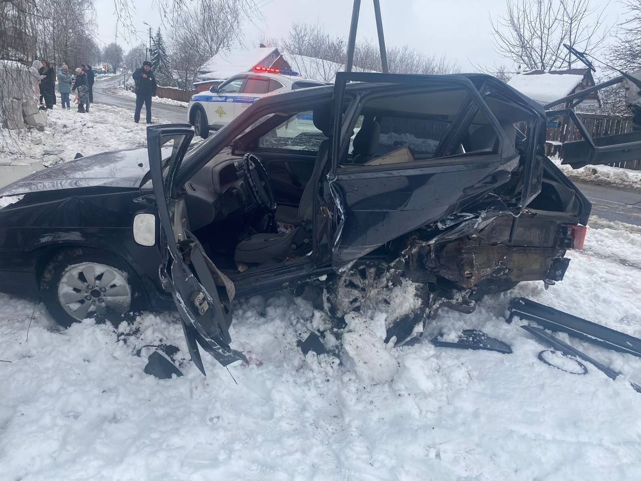 Житель новозыбковского села въехал в стоящий автомобиль