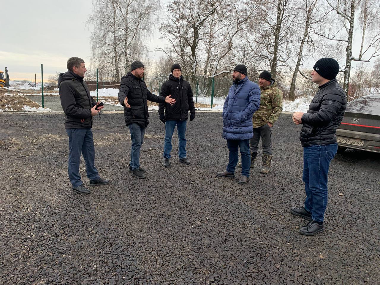 На строительстве лыжно-роллерной трассы побывали активисты Новозыбковского МО Партии «Единая Россия» и заместитель директора Департамента спорта Брянской области Александр Сидоров