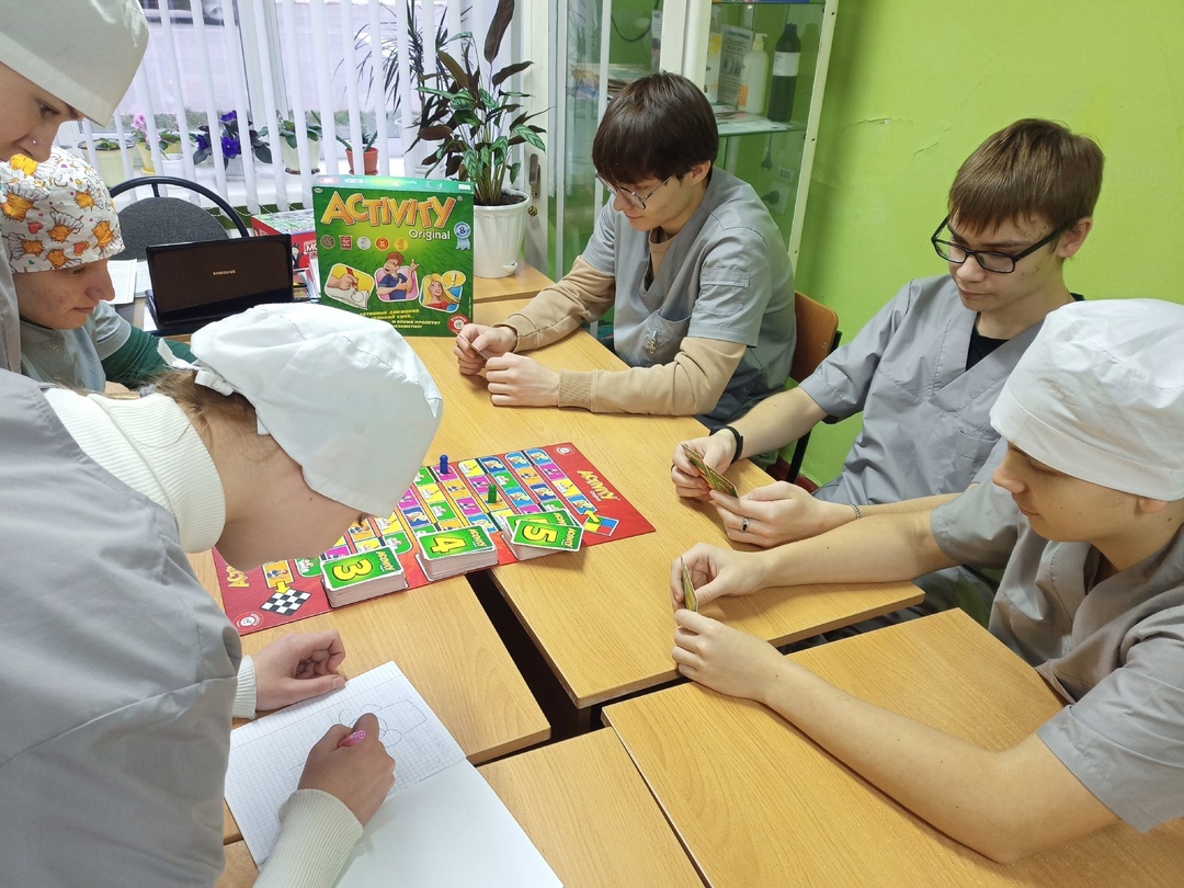 Новозыбковские студенты играли в «Активити»