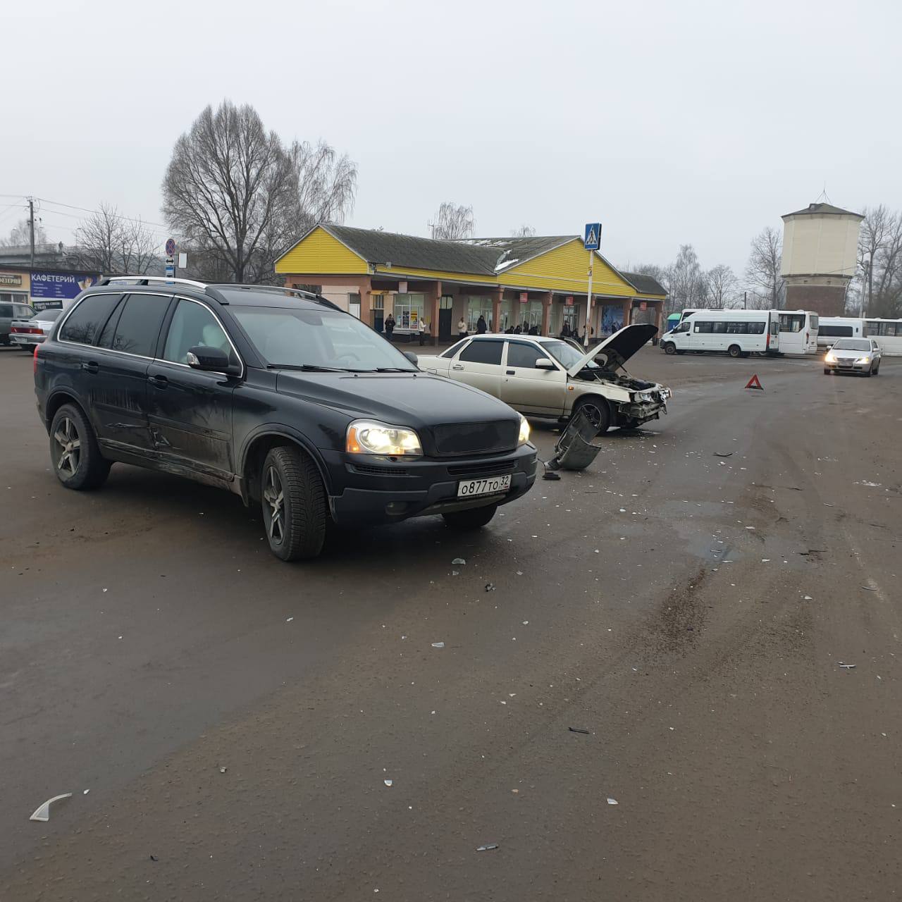 В Новозыбкове не разъехались ВАЗ и «Вольво»