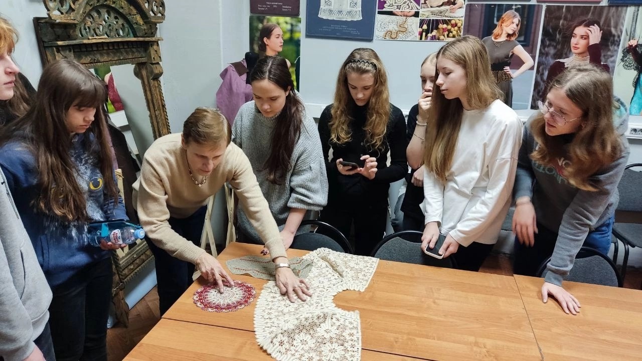 Лучшие ученики Новозыбковской детской художественной школы побывали в знаменитой «строгановке»