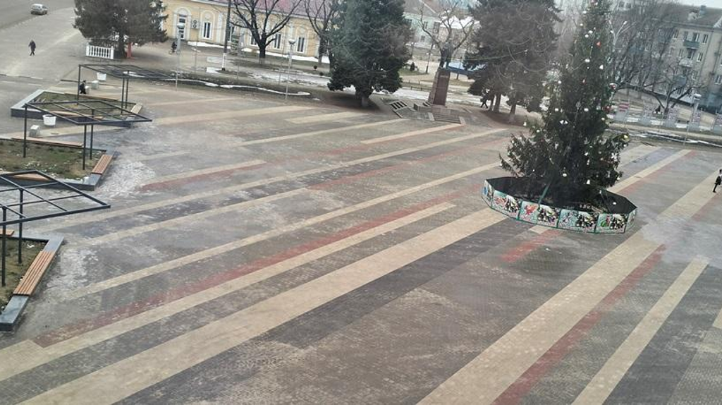 В брянском Новозыбкове завершена реконструкция площади Октябрьской революции