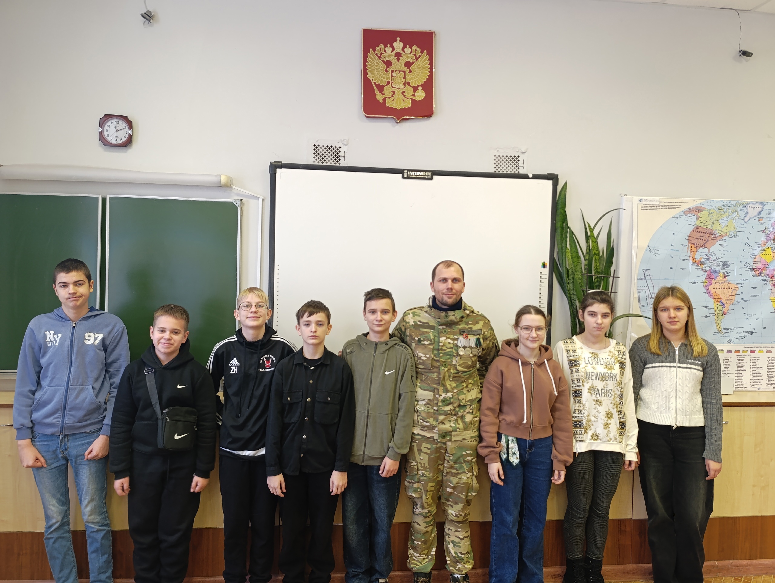 В гимназии Новозыбкова провели «Урок мужества» с участником СВО