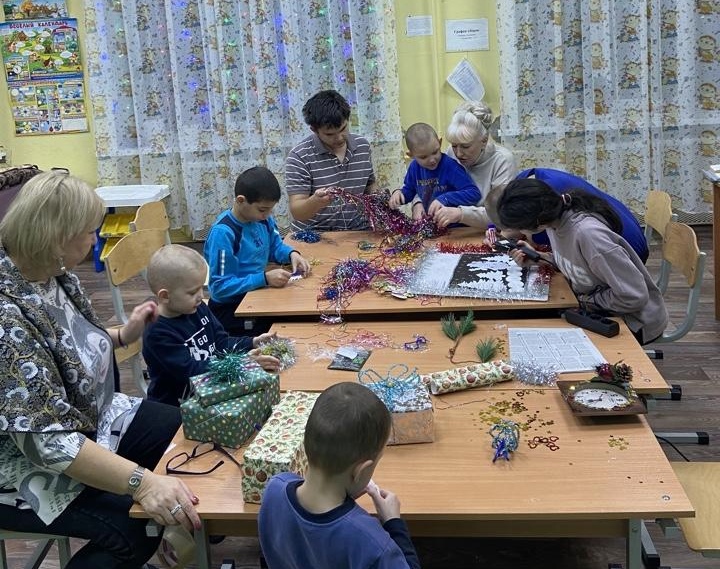 Мастерскую Деда Мороза открыли в Новозыбковском соцприюте