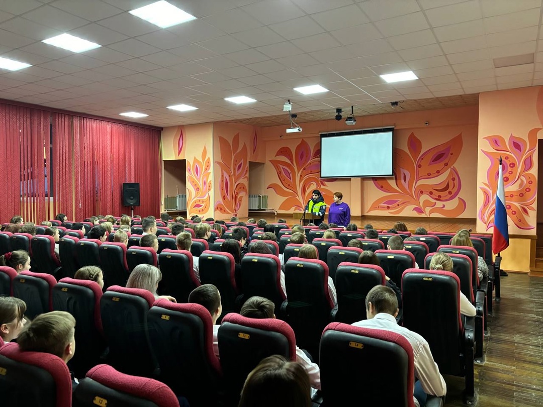 Автоинспекторы Новозыбкова напомнили школьникам правила безопасного поведения на зимних дорогах