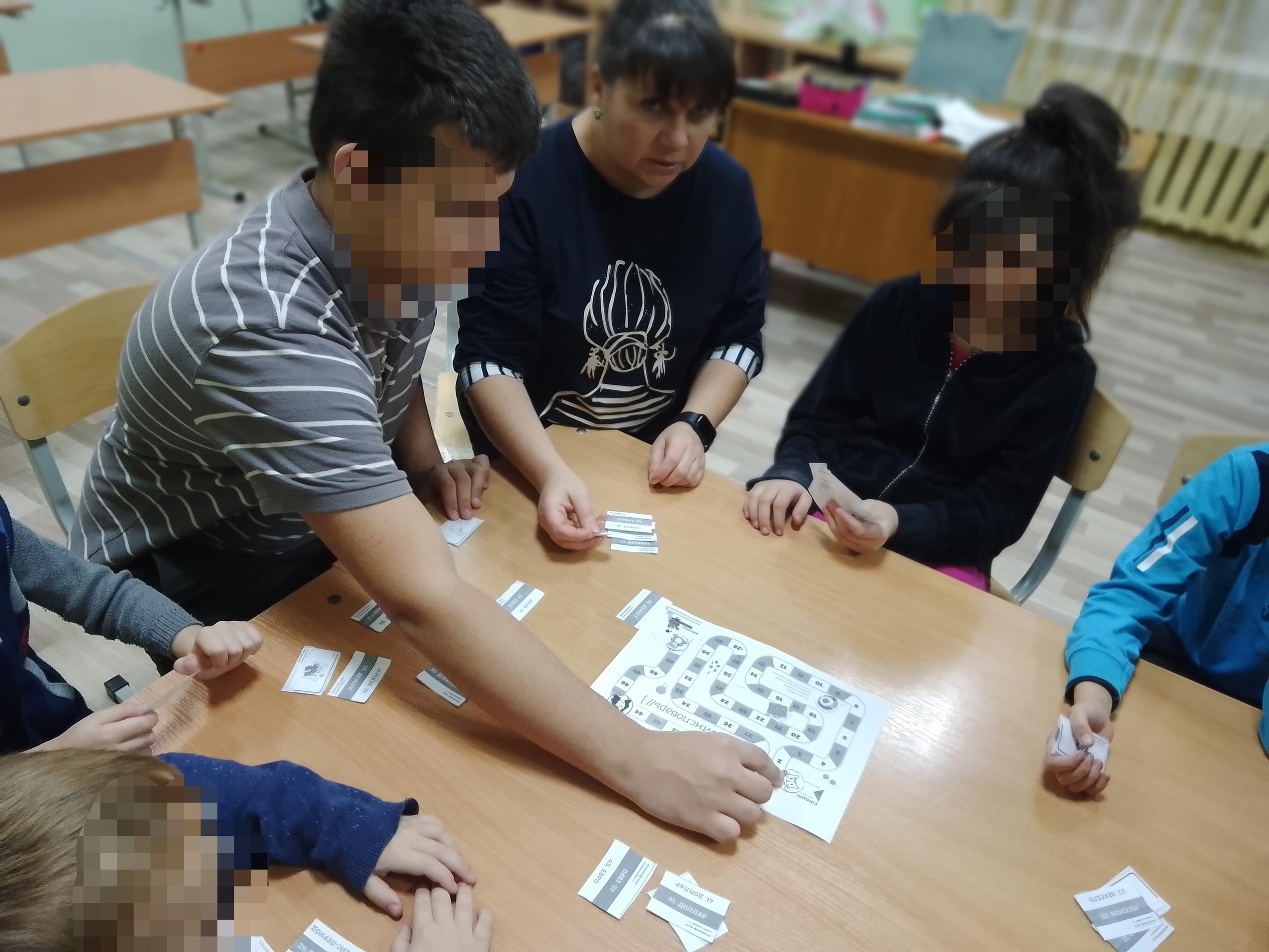 В новозыбковском приюте играли в «Финсловарь»