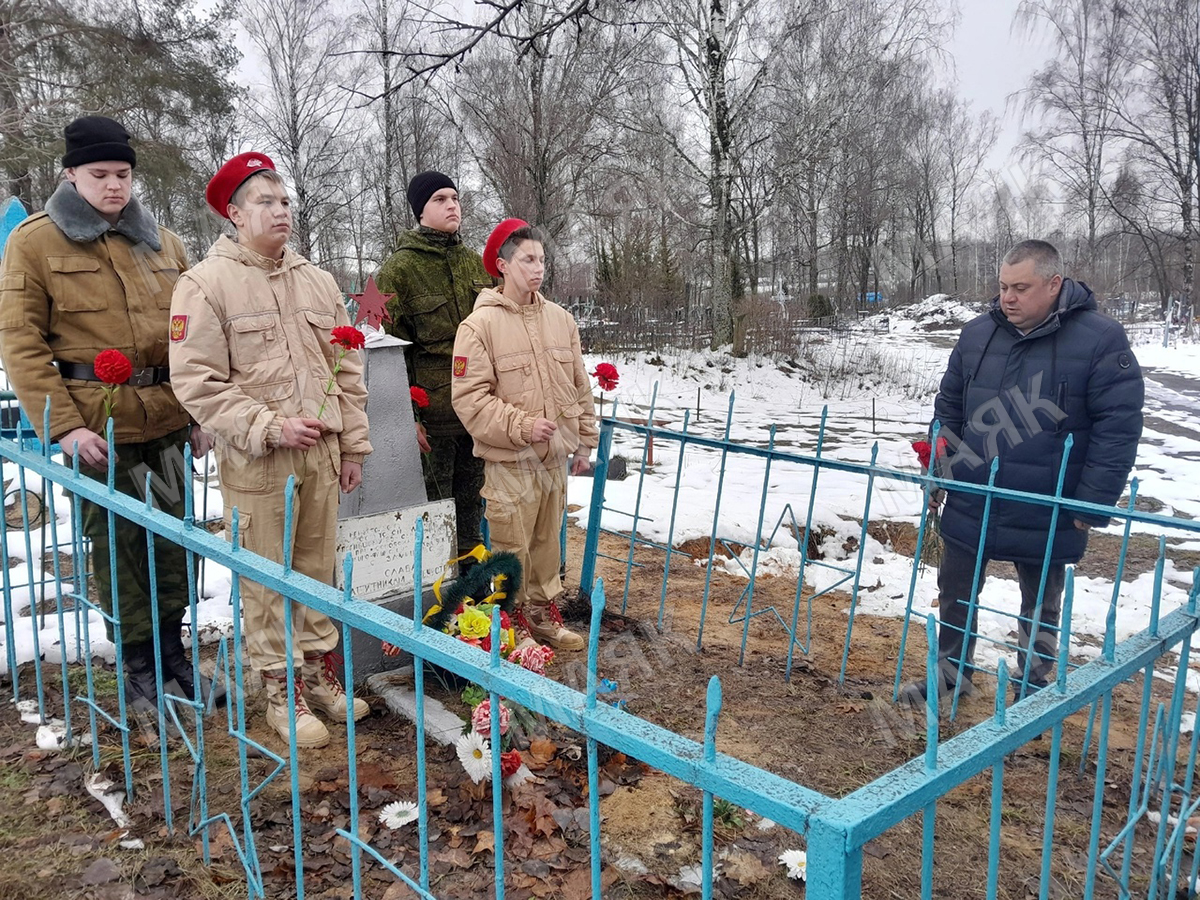 В День Неизвестного Солдата память погибших и пропавших без вести воинов почтили в Новозыбкове