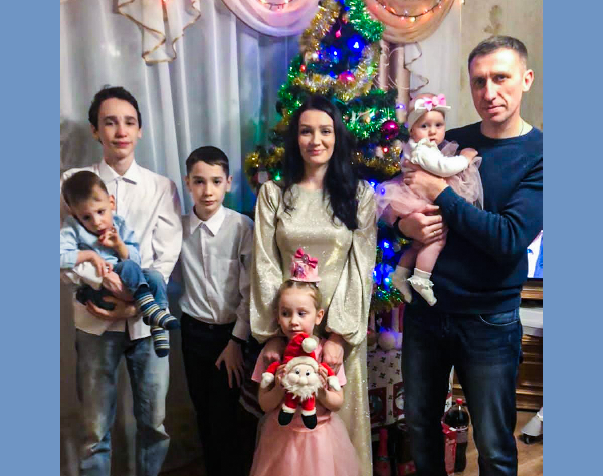 Семья Анны и Александра Алехиных из Новозыбкова  воспитывает пятерых детей