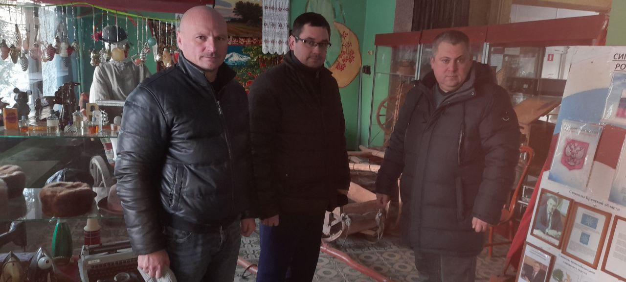 Депутат  новозыбковского горсвета пообещал помочь с ремонтом сельского ДК