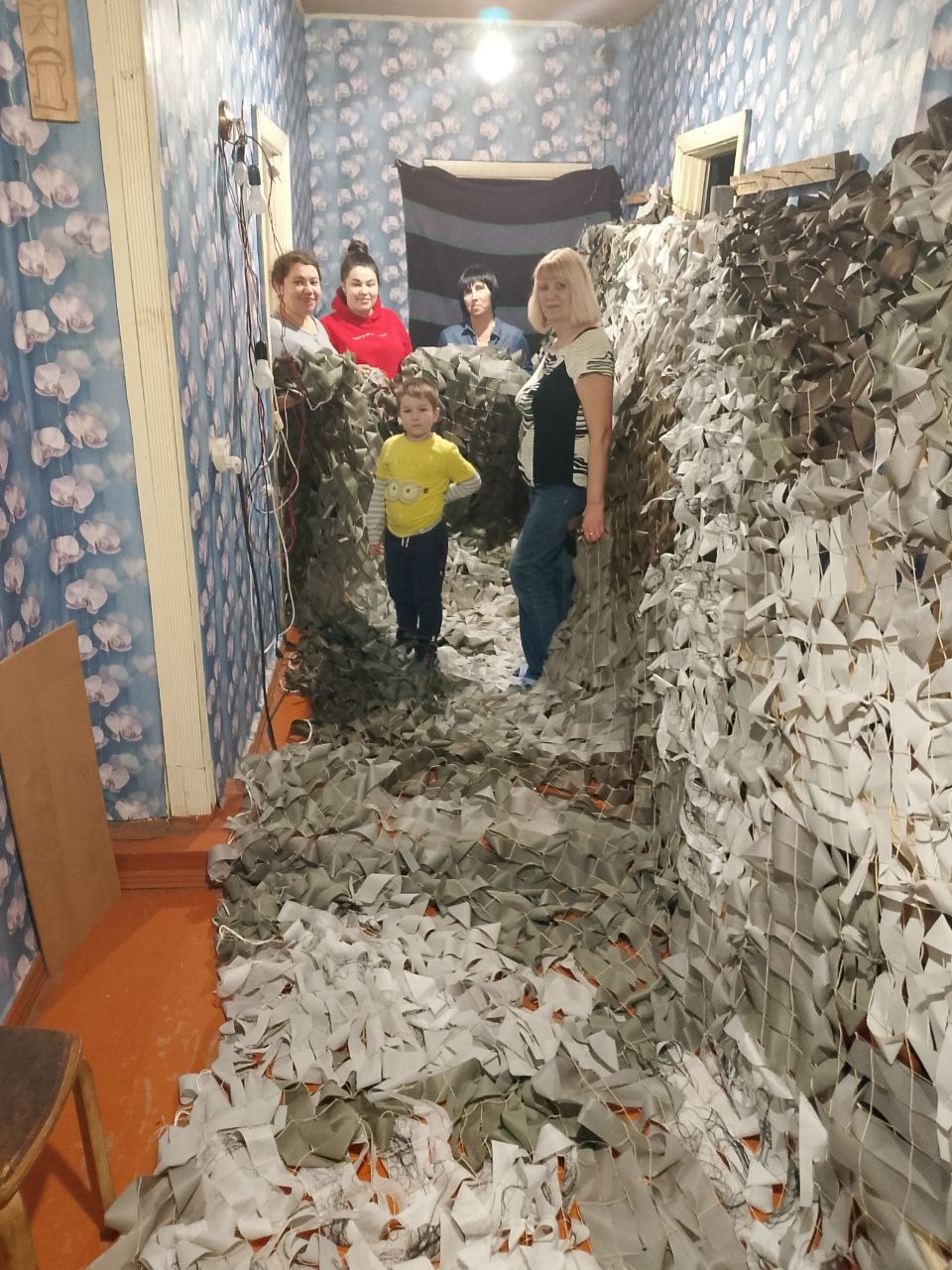 Школьники Новозыбков отправляют бойцам маскировочные сети