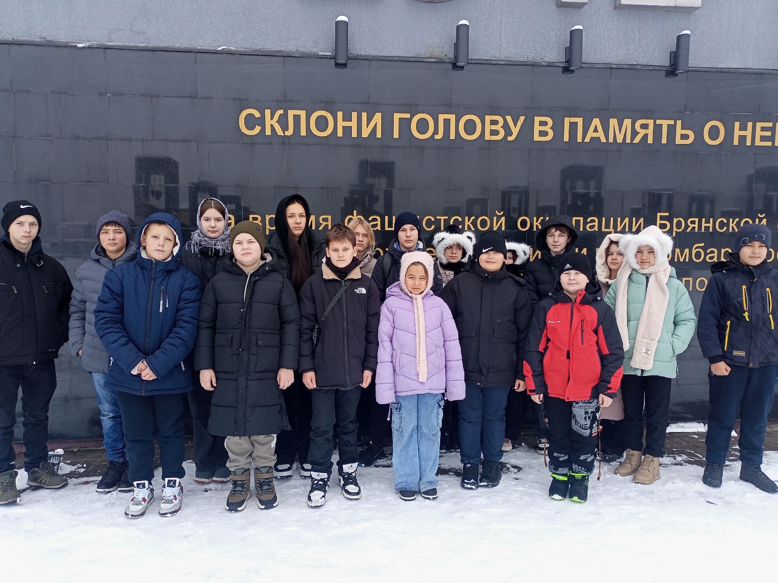 Новозыбковские патриоты познакомили школьников округа с памятными местами Брянщины