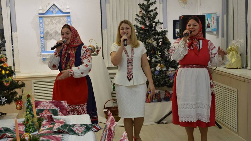 В Брянске открылась выставка «Новый год в кругу семьи»