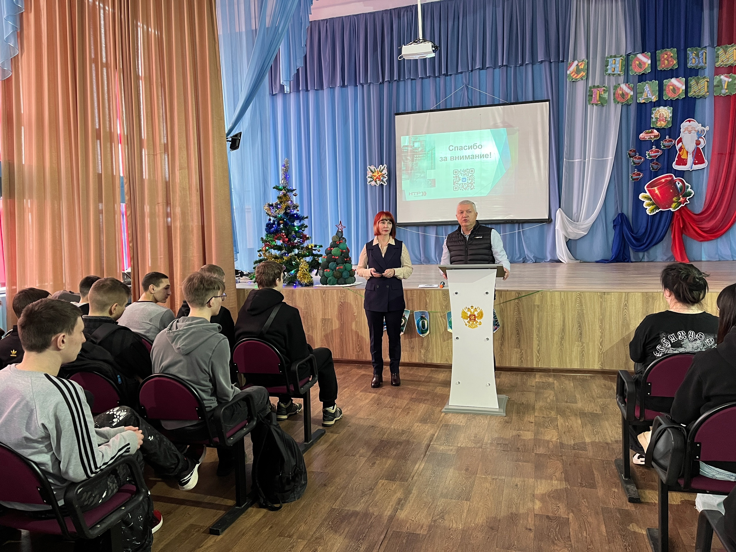Преподаватели  и студенты Новозыбковского филиала ГАПОУ БТЭиР встретились с генеральным директором ООО «НовоТехРейл»