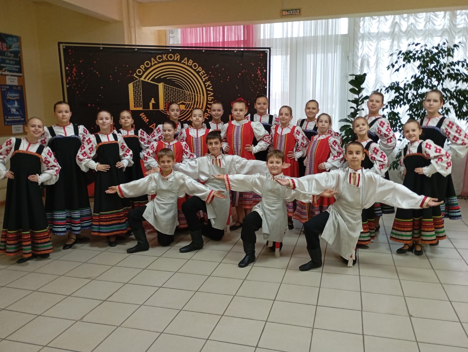 Новозыбковский ансамбль танца «Светлячок» —  дважды лауреат  Международного фестиваля