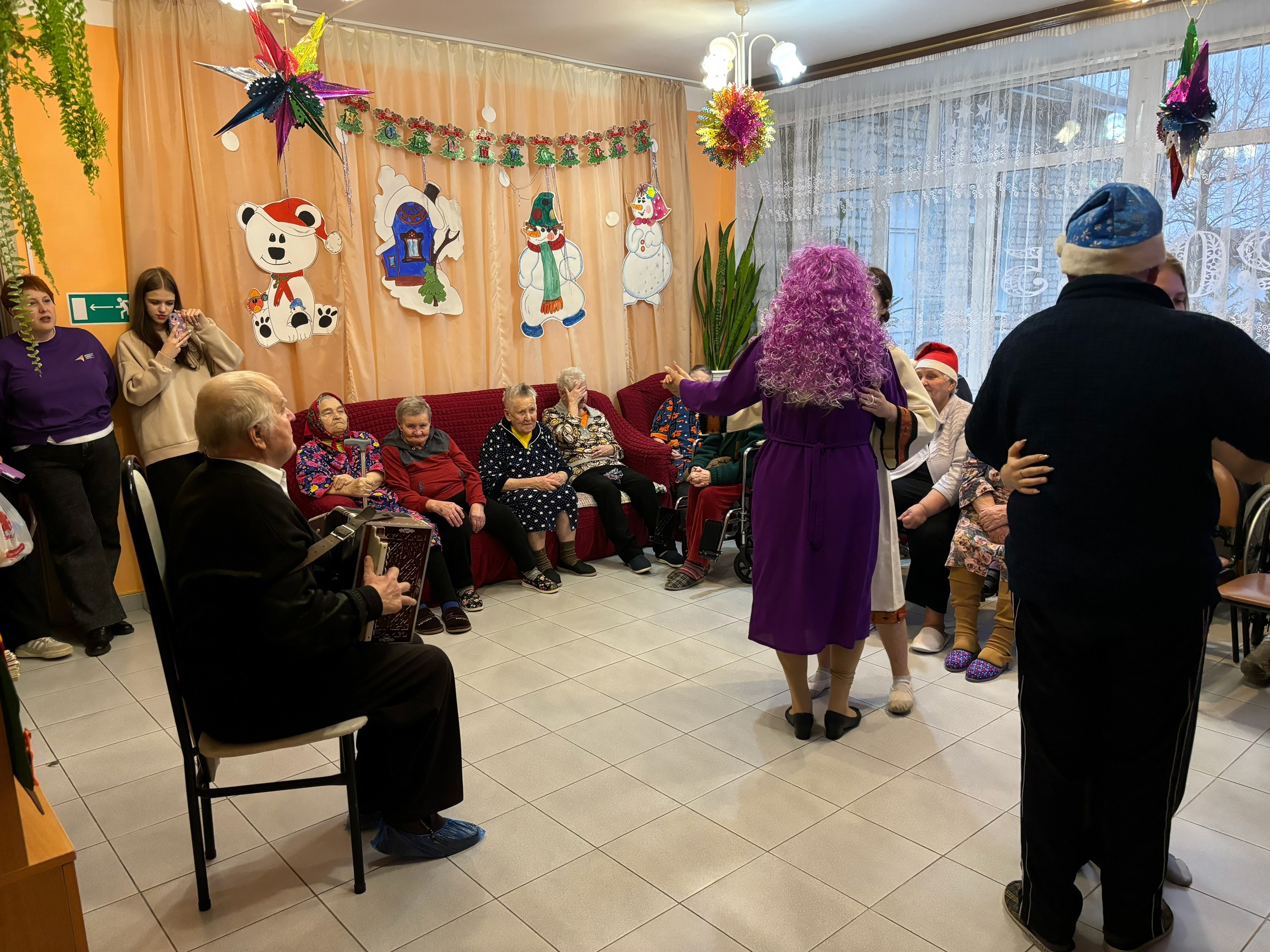 По-домашнему тепло и весело встречают Новый год новозыбковские пенсионеры