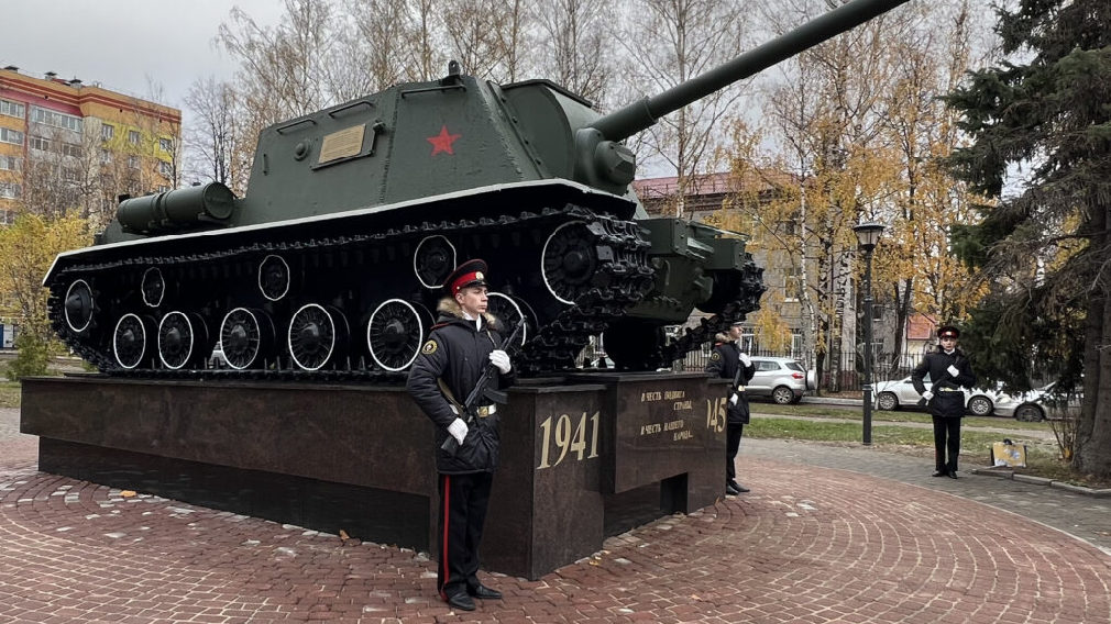 После обновления в Брянске открыт памятник «Зверобой»