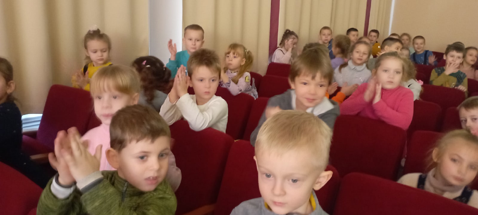 Юные новозыбковцы приобщаются к театральным подмосткам с детского сада