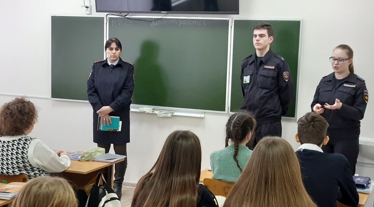 Старшеклассникам Замишевской школы предложили подумать о службе в МВД