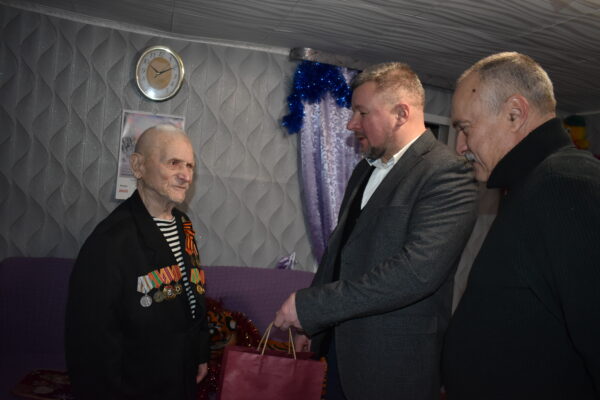 Ветеран войны из брянского Жирятино отмечает 95-летний юбилей