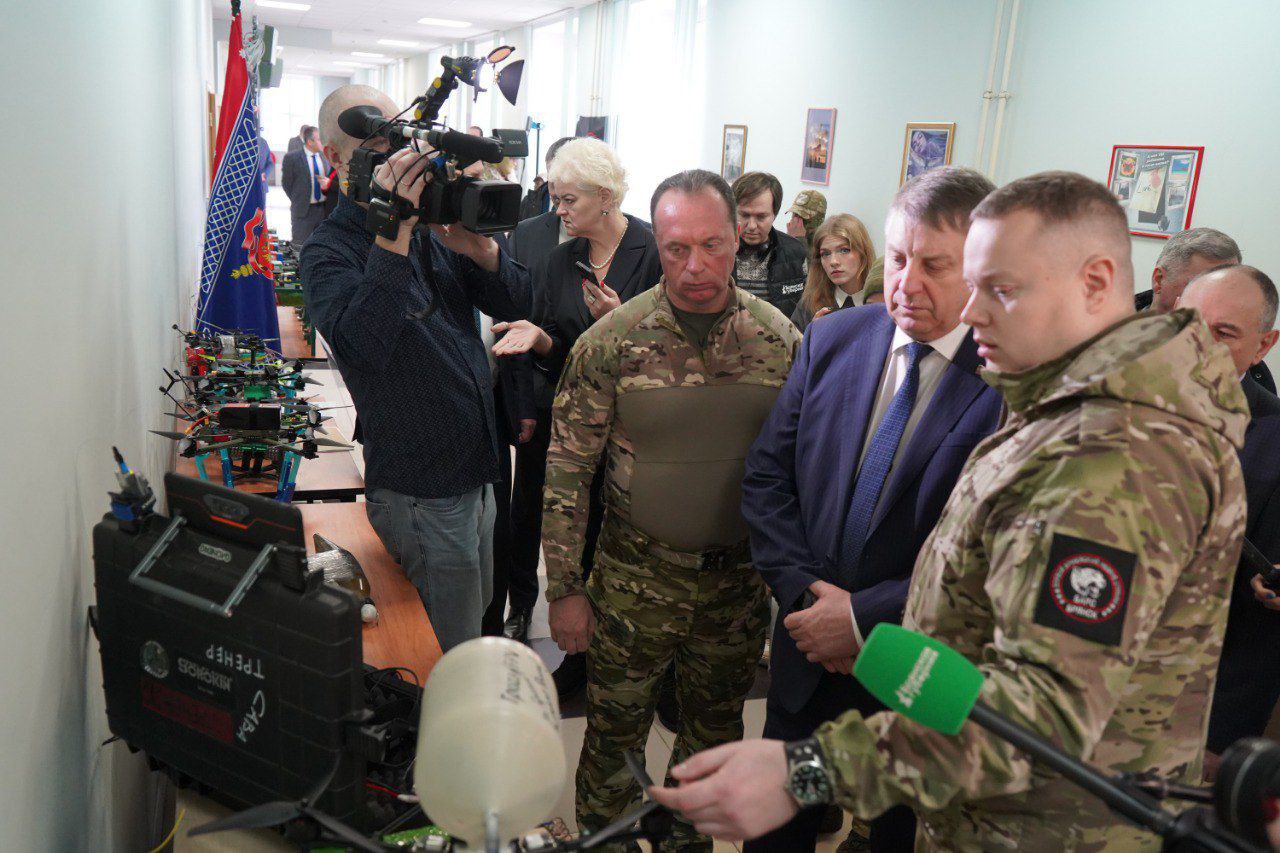 Александр Богомаз и представители отряда «БАРС-Брянск» встретились со студентами БГТУ