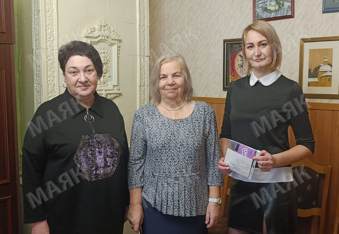 В Новозыбкове победителям новогоднего конкурса «Красота, да и только!», объявленного «Маяком», вручили призы