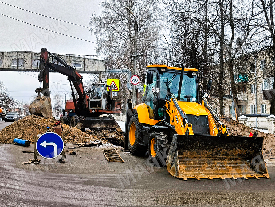 В Новозыбкове устраняют аварию на водопроводе