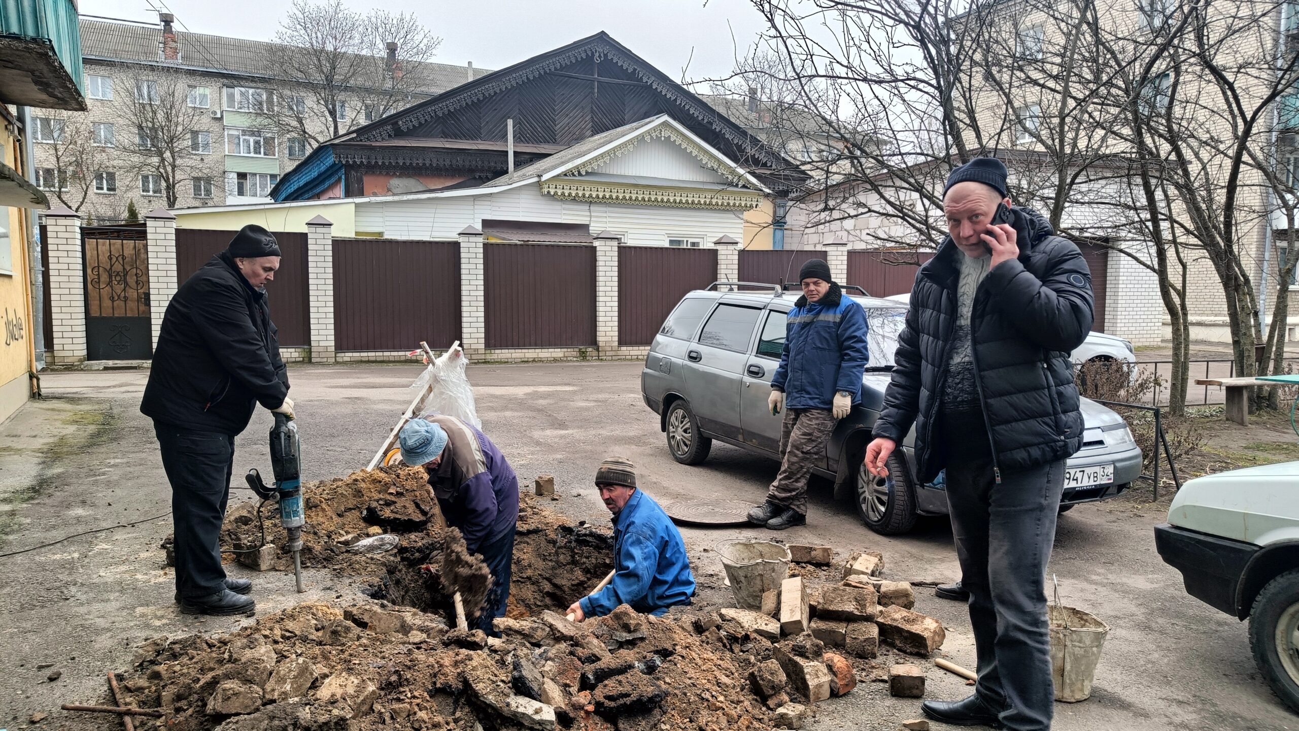 В Новозыбкове ремонтируют стоковый колодец