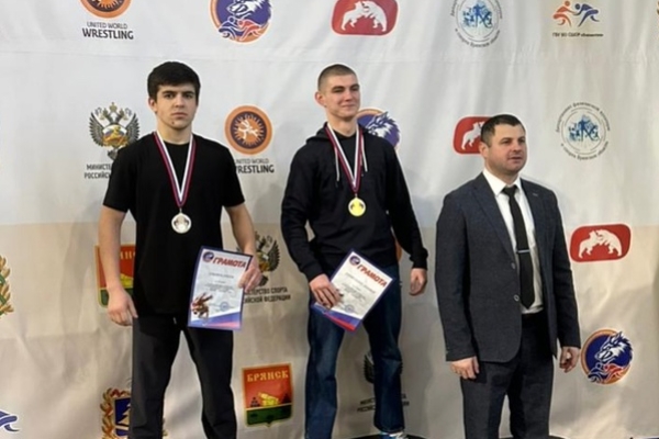 Борец из Новозыбкова Имам Умаров завоевал серебро Первенства региона