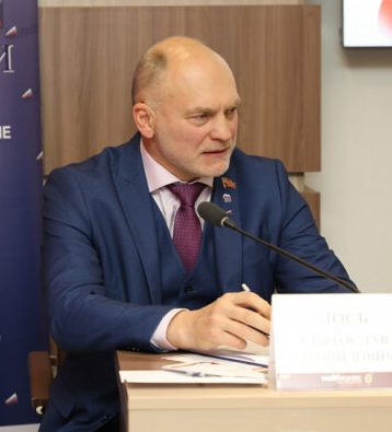 Святослав Лось: Настоящие мужчины никогда не бросают свою страну