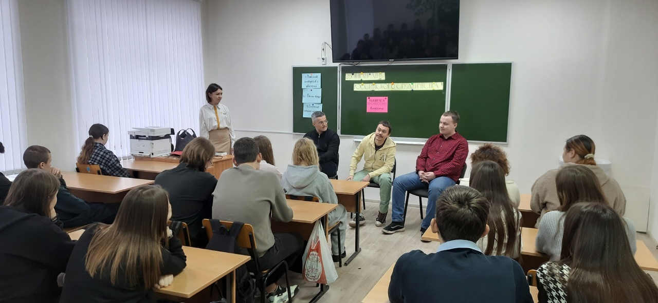 Солист «Мариинки», работник «Газпрома» и доцент ВШЭ пообщались с новозыбковскими школьниками