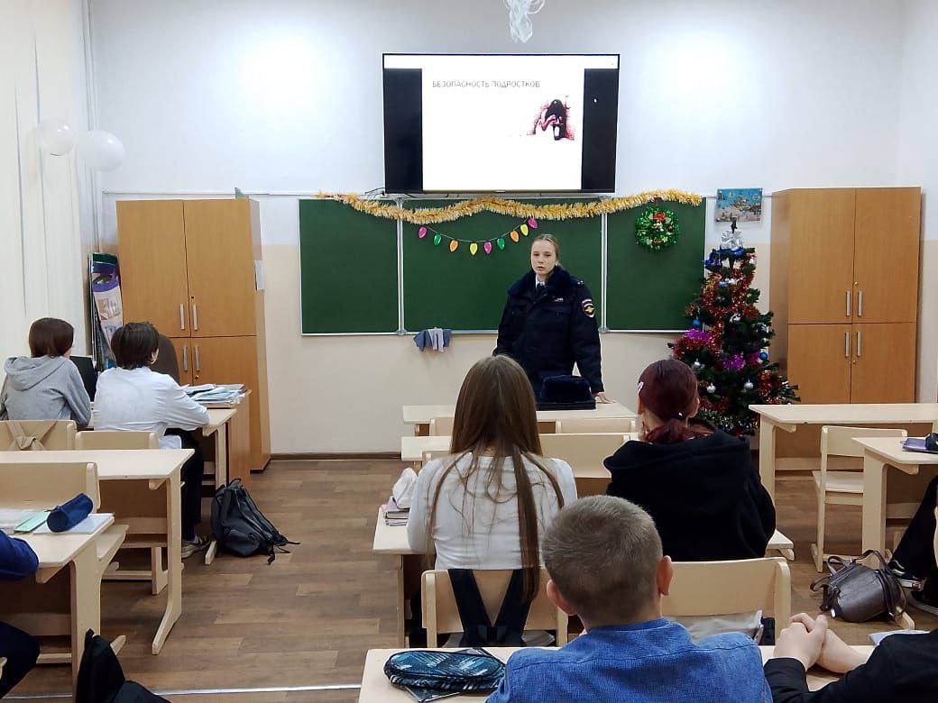 Новозыбковские подростки встретились с сотрудниками полиции