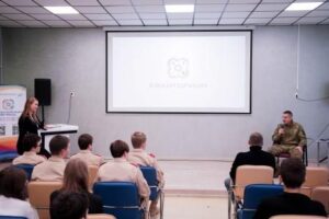 Герой России Андрей Фроленков ответил на вопросы брянских школьников