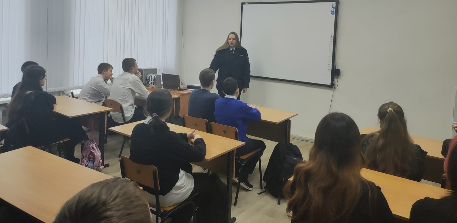 О безопасном поведении новозыбковским школьникам рассказала инспктор ПДН
