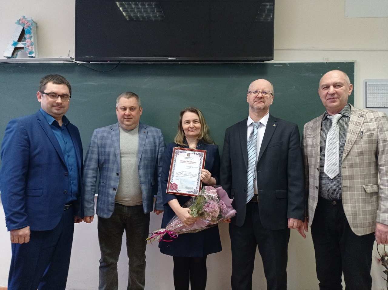 Педагогам из Новозыбкова вручили Благодарственные письма губернатора Брянской области