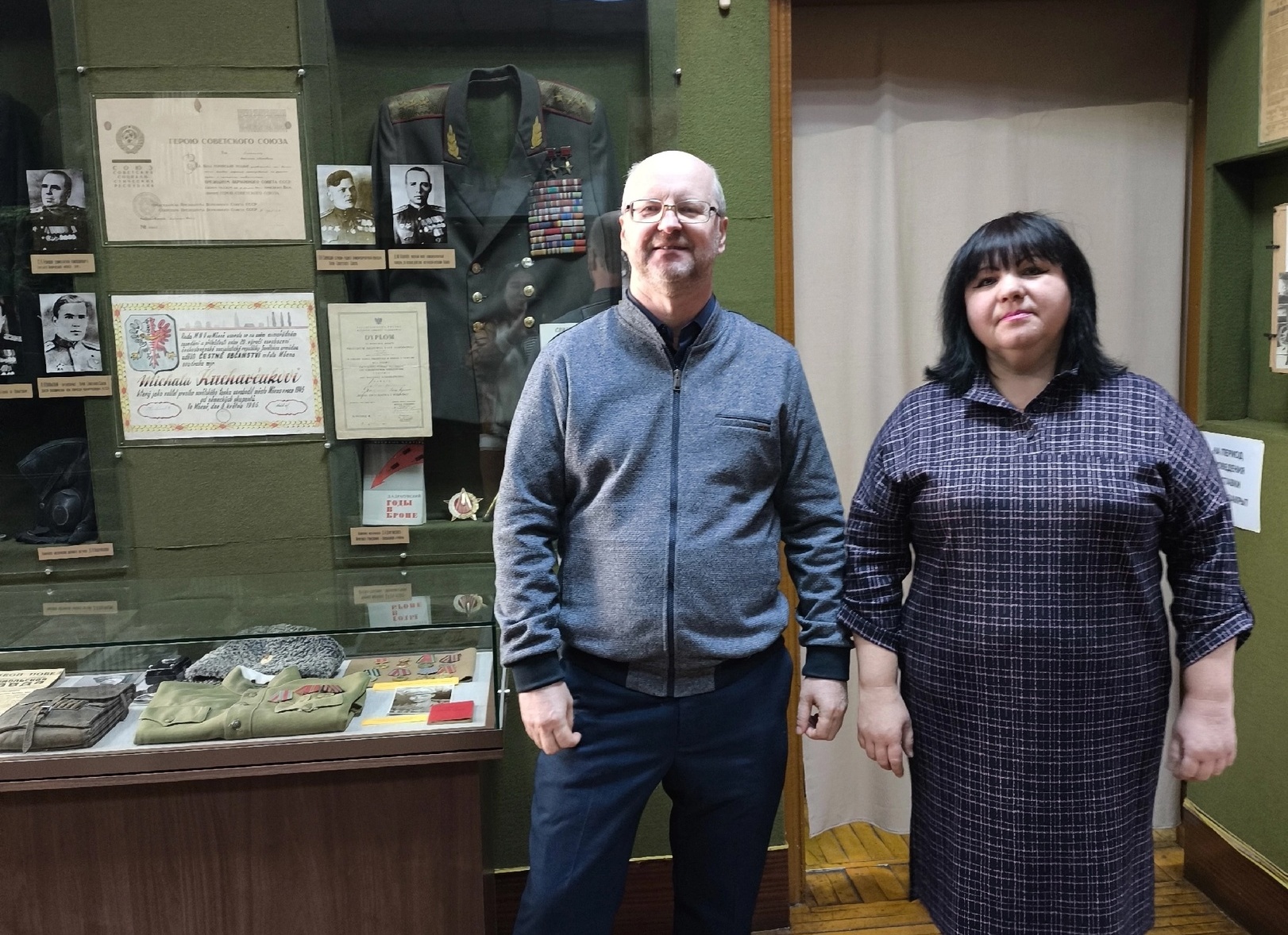 Глава Новозыбковской городской администрации Александр Юрлов побывал на Дне открытых дверей в городском краеведческом музее