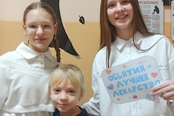 Крепкими объятиями школьники Новозыбкова встречали своих сверстников 21 января
