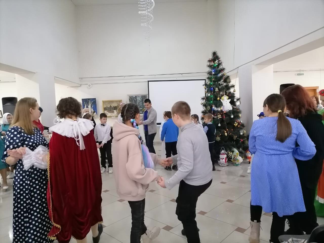 Ребята из новозыбковского соцприюта побывали на Рождественской елке
