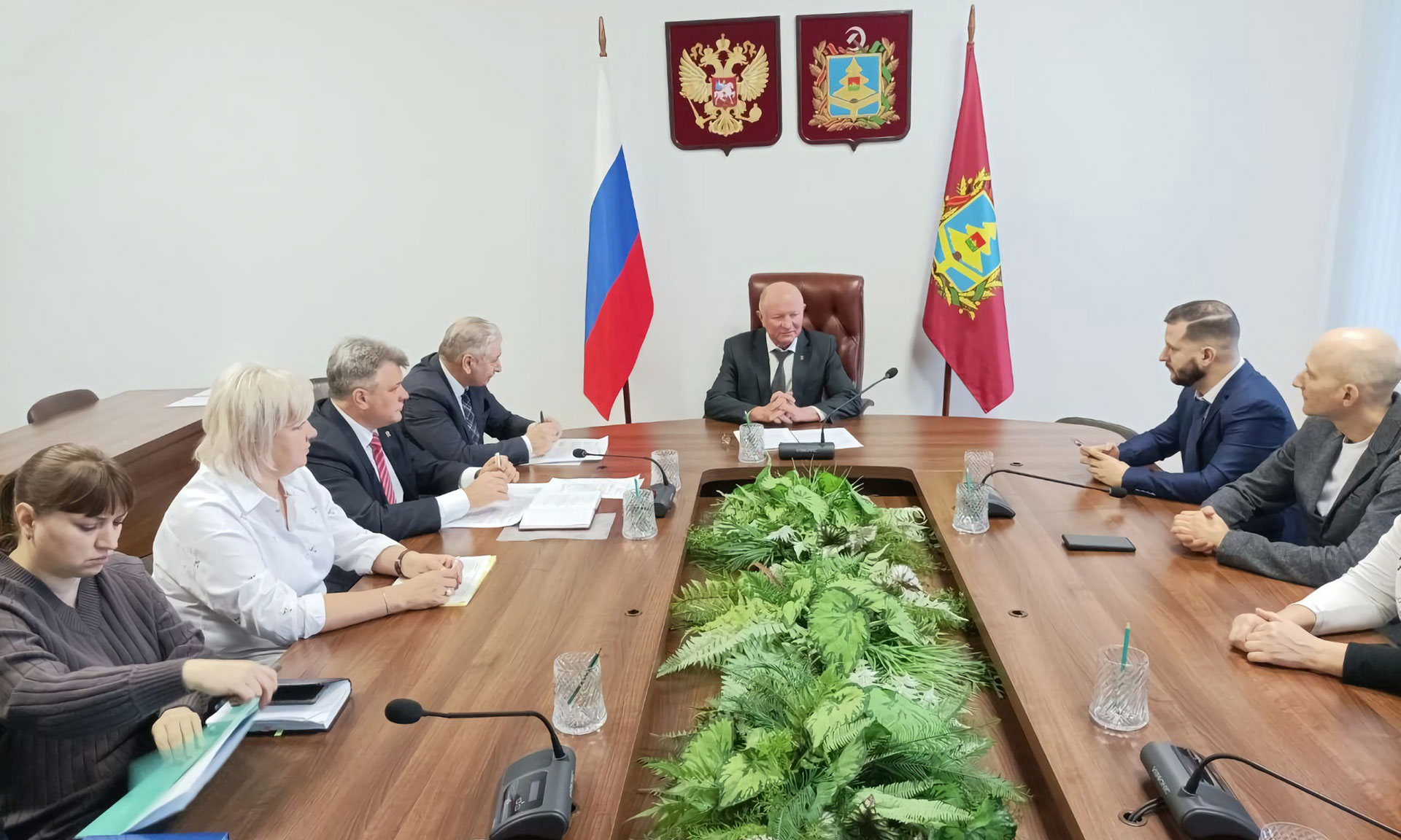 Заместитель губернатора Брянской области Борис Грибанов провел совещание с руководителями торговых сетей