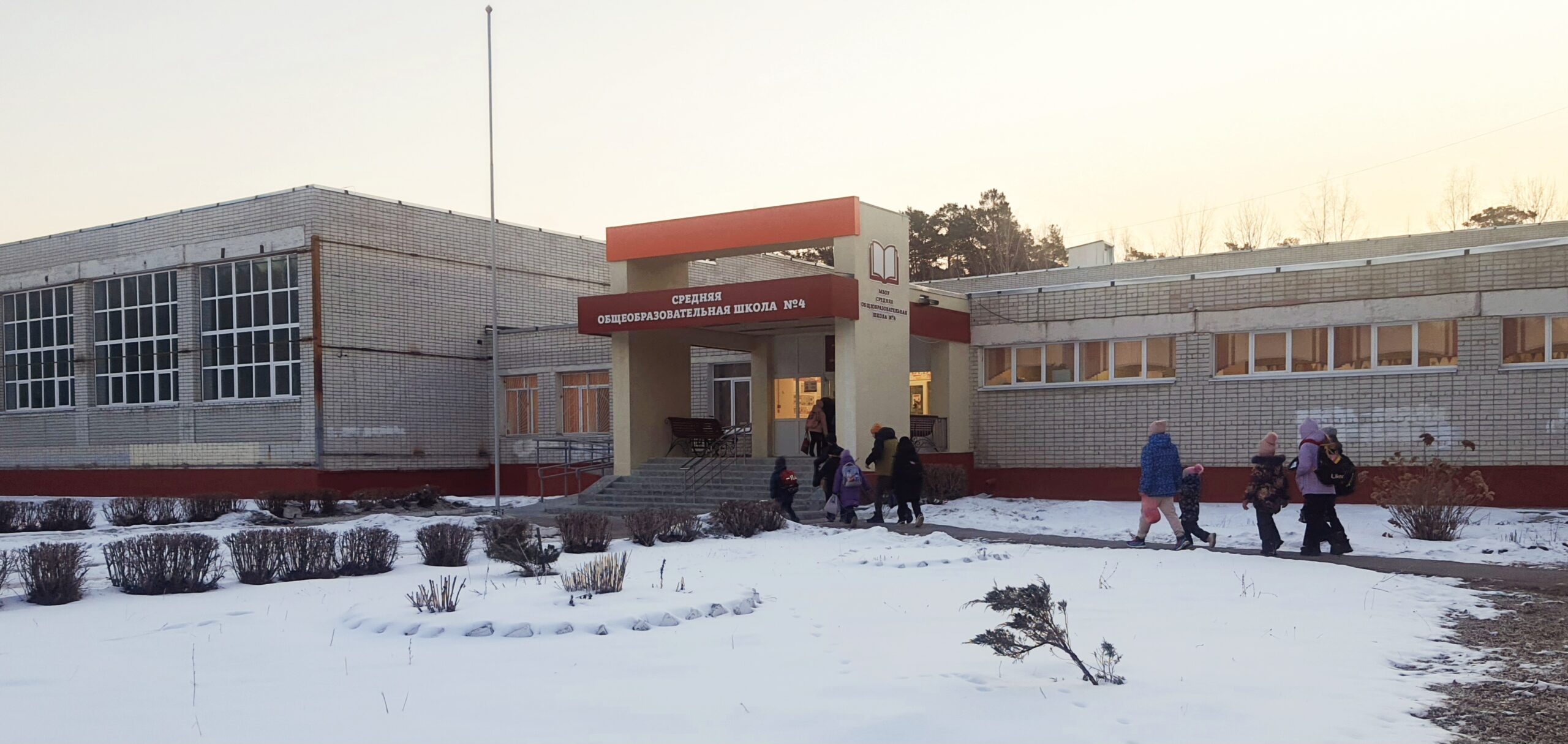 После капремонта открыла свои двери школа №4 брянского города Сельцо